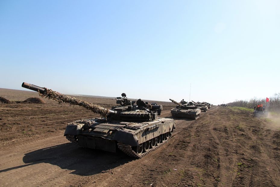 ВСУ по тревоге стянули к берегу Азовского моря танки и другое тяжелое вооружение: что случилось?