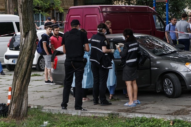 В Киеве застрелили полицейского: у погибшего два пулевых ранения в грудную клетку В Киеве застрелили полицейского: у погибшего два пулевых ранения в грудную клетку