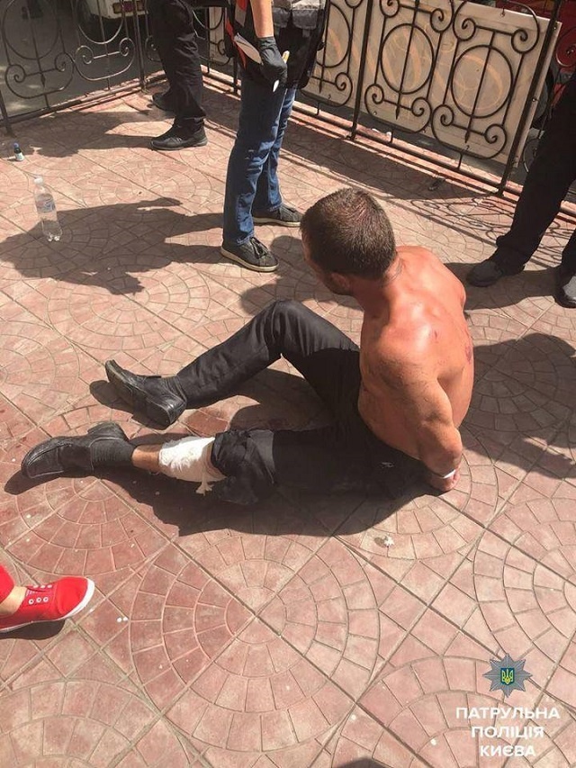 «Пытался взять в заложники прохожую»: в Киеве между полицией и вооруженным мужчиной произошла перестрелка