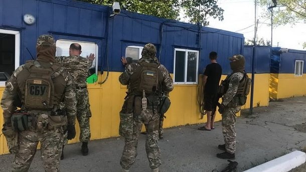 Требовал по 20 тысяч в день: сотрудники СБУ задержали сотрудника Одесской таможни 