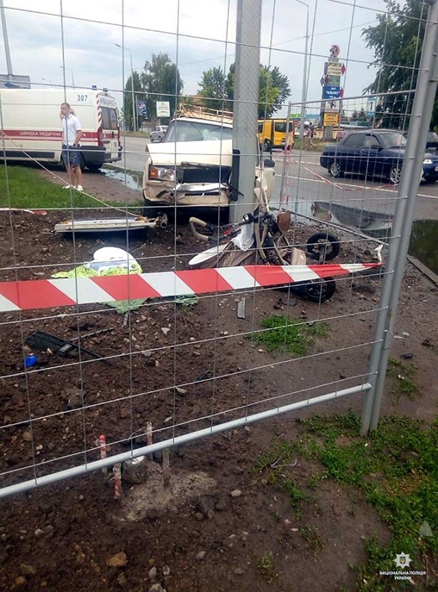 Смертельное ДТП в Харькове: водитель легковушки на тротуаре сбил коляску с 5-месячным ребенком, малыш не выжил