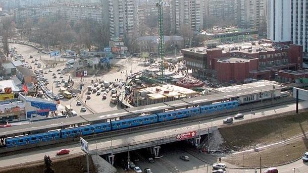 Две станции «красной ветки» киевского метро закрыли из-за «минирования»