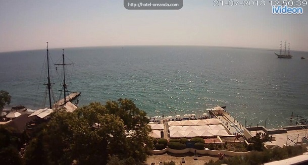 Крымская жемчужина в разгар сезона: в сети показали последние фото пляжей оккупированной Ялты 