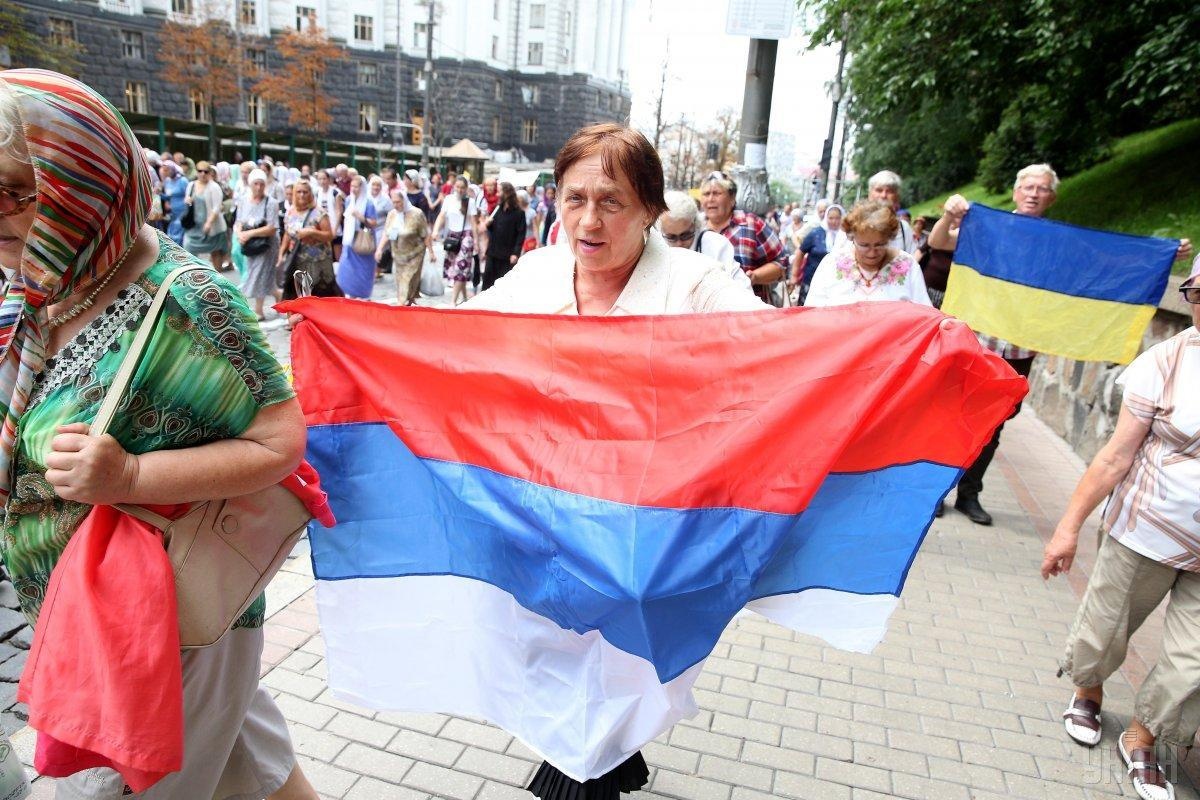 В Киеве развернули флаг России: во время Крестного хода произошла провокация