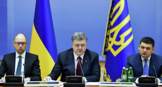 Несмотря на критику власти, президент и его команда спасли страну от дефолта после госизмены Януковича и начала войны, – Олешко