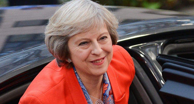 Россия настаивает на приезде Терезы Мэй на матч сборной Англии