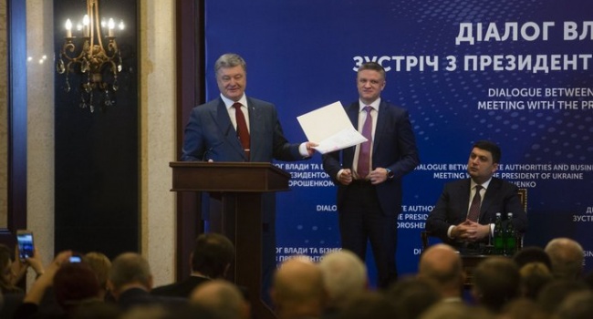 Банкир: президент начал свою избирательную кампанию с законопроекта о налоге на выведенный капитал Банкир: президент начал свою избирательную кампанию с законопроекта о налоге на выведенный капитал