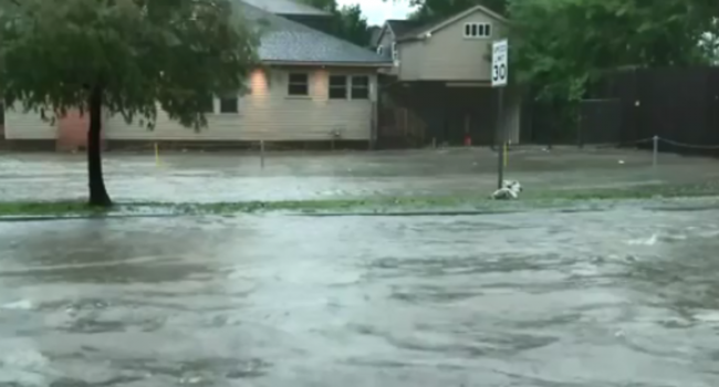 В американском Хьюстоне началось масштабное наводнение