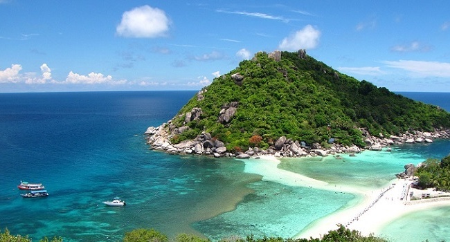 Два судна с туристами затонули в Таиланде