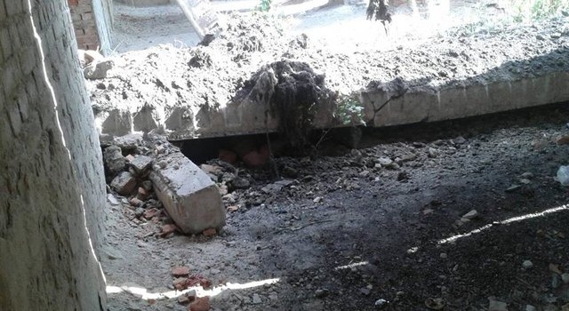 Из-за обрушения бетонной плиты в Нежине погибло трое детей
