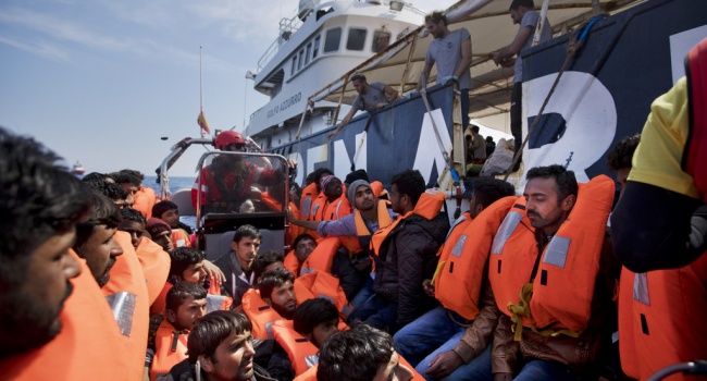 В Италии задержано украинское судно с мигрантами