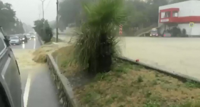 Перед матчем Россия-Хорватия Сочи полностью затопило из-за сильного ливня