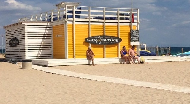 «Туристы не приехали, но грязь появилась», - в сети показали новые фото из Крыма «Туристы не приехали, но грязь появилась», - в сети показали новые фото из Крыма