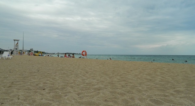 «Туристы не приехали, но грязь появилась», - в сети показали новые фото из Крыма «Туристы не приехали, но грязь появилась», - в сети показали новые фото из Крыма