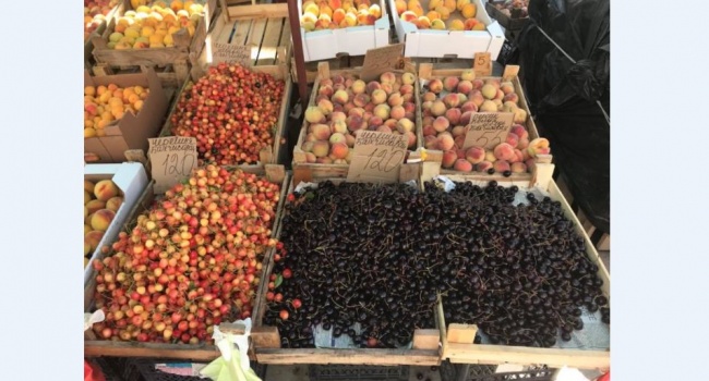 «Все это сгниет из-за жадности крымчан»: в сети показали цены на фрукты в Крыму