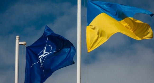 «Несмотря на позицию Венгрию»: Украина будет участвовать в заседании НАТО