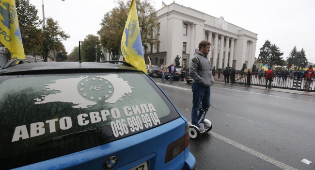Владельцы авто на еврономерах анонсировали блокирование центра Киева