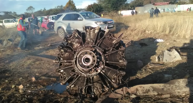 В ЮАР разбился самолет с пассажирами, есть выжившие - кадры