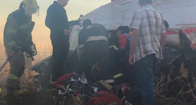 В ЮАР разбился самолет с пассажирами, есть выжившие - кадры