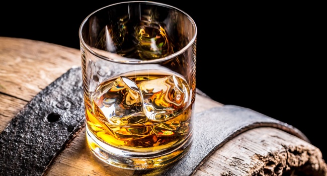 Медики рассказали об алкогольном напитке, который защитить от рака