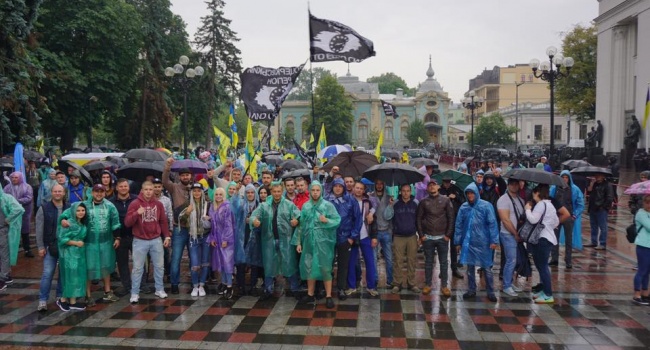 Блогер: евробляхеры могут не надеяться, любая власть не уступит, 18,6 млрд на дороге не валяется Блогер: евробляхеры могут не надеяться, любая власть не уступит, 18,6 млрд на дороге не валяется