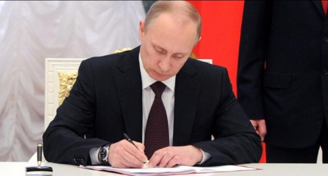 Путин подписал указ о продлении контрсанкций против Запада Путин подписал указ о продлении контрсанкций против Запада