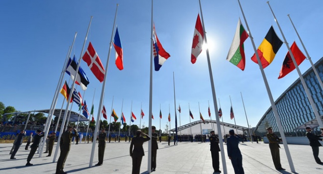 В НАТО поддержали перспективу членства Украины, - Порошенко