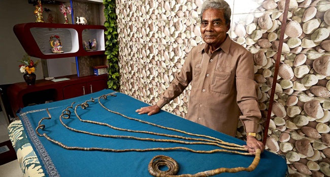 Житель Индии расстался со своей гордостью – 2-метровыми ногтями