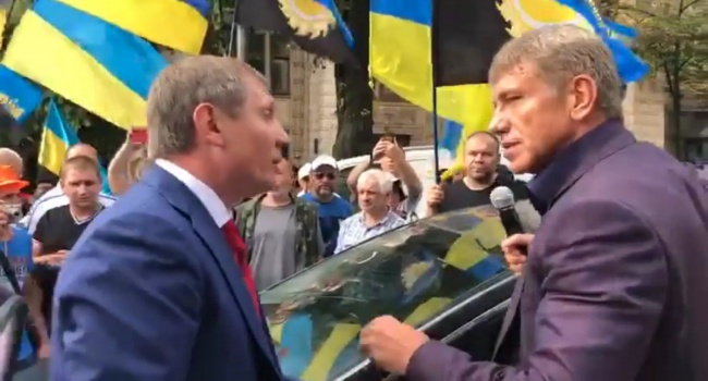 В Киеве произошла драка между министром и депутатом В Киеве произошла драка между министром и депутатом