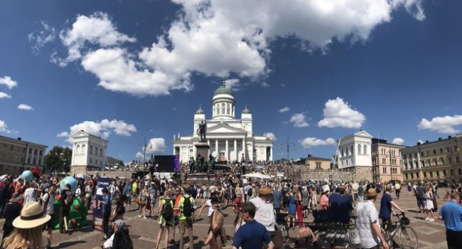 В Хельсинки собрался масштабный митинг против приезда Трампа и Путина: число активистов может достичь 15 тысяч В Хельсинки собрался масштабный митинг против приезда Трампа и Путина: число активистов может достичь 15 тысяч
