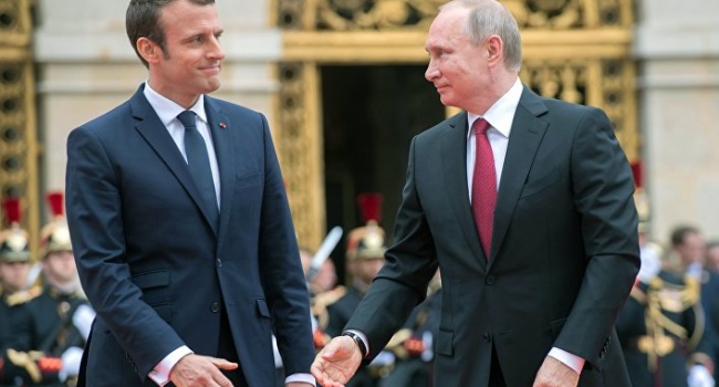 Макрон провел встречу с Путиным перед финальным матчем ЧМ-2018 Макрон провел встречу с Путиным перед финальным матчем ЧМ-2018