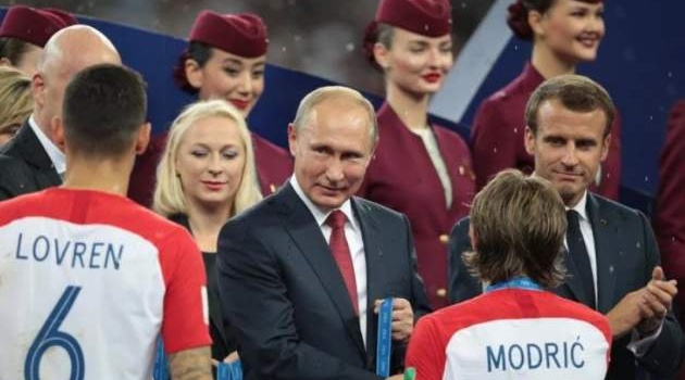 Продолжение игнора знаменитый хорватский футболист отказался пожимать руку Путину 