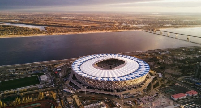 Из г*вна и веток:  за несколько часов до конца ЧМ-2018, стадион в Волгограде уплыл в Волгу – блогер 