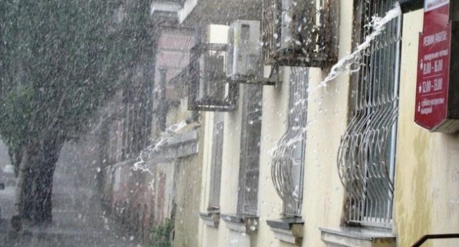 «Засухе не бывать»: крымский город затопило из-за сильного ливня