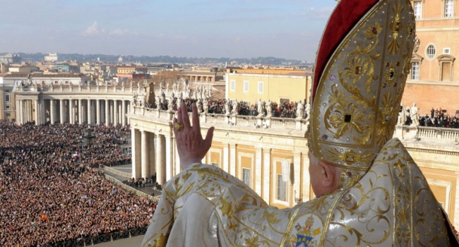 В Ватикане серьезный переполох: нашли золотую Библию с альтернативным прочтением истории