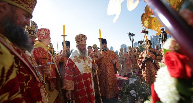 Глава УПЦ МП в 100-летнюю годовщину убийства царской семьи принял участие в богослужениях в Екатеринбурге Глава УПЦ МП в 100-летнюю годовщину убийства царской семьи принял участие в богослужениях в Екатеринбурге