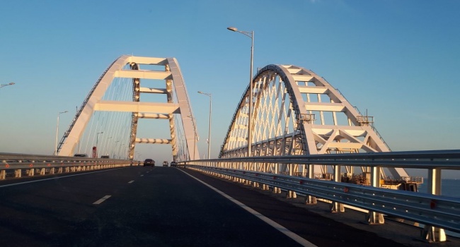 «А на Крымском мосту – пик сезона»: в сети показали фото
