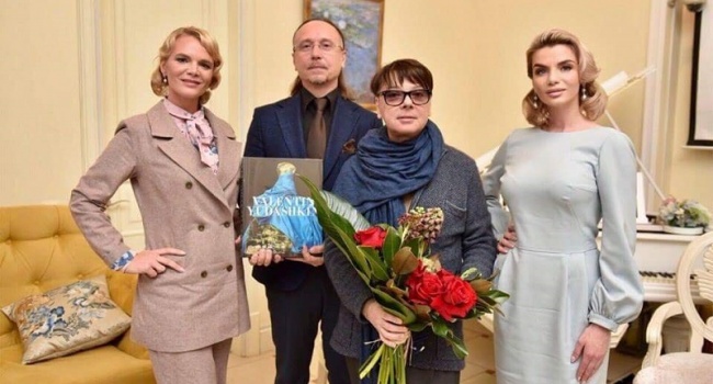 «Кошмар, каким он стал!»: в сети обсуждают снимки тяжело больного модельера «Кошмар, каким он стал!»: в сети обсуждают снимки тяжело больного модельера