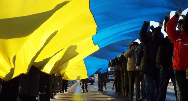 Национальный флаг Украины будет поднят на всей территории Донбассе, - Порошенко
