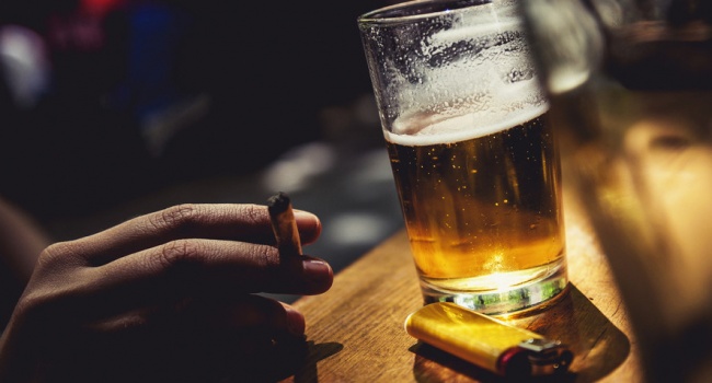 Спиртные напитки и сигареты подорожали в Украине на 7 процентов