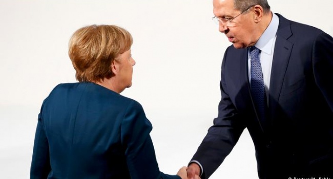 Лавров прибыл на переговоры к Меркель Лавров прибыл на переговоры к Меркель