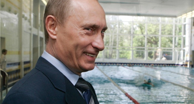 На вырост купил: Путин опозорился со своими штанами на встрече с лидерами стран БРИКС На вырост купил: Путин опозорился со своими штанами на встрече с лидерами стран БРИКС