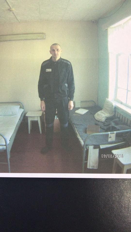 В интернете показали новые фото Сенцова из колонии
