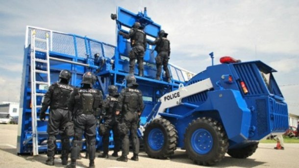 В Кремле похвастались техникой для подавления протестов: соцсети пестрят фото и комментариями В Кремле похвастались техникой для подавления протестов: соцсети пестрят фото и комментариями