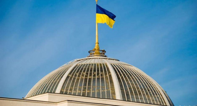 Через 45 лет: в Киеве ремонтируют купол Верховной Рады