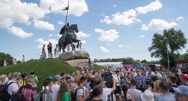 В Киеве состоялось открытие памятника Илье Муромцу, - фото