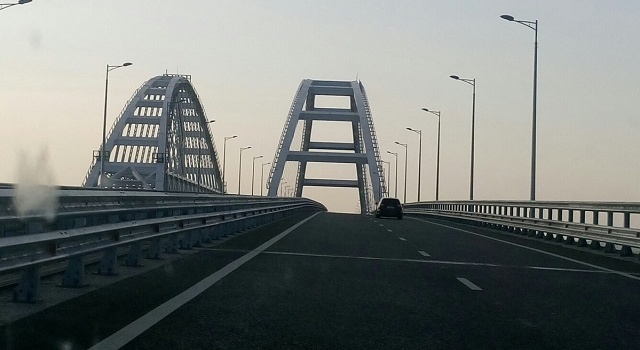 В России брехать хорошо: в Сети показали новые фото моста Путина в Крым В России брехать хорошо: в Сети показали новые фото моста Путина в Крым