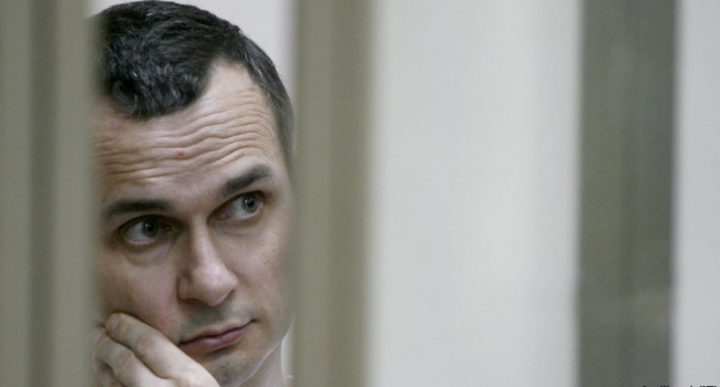 Российские тюремщикик отправили к Сенцову своего  вященника