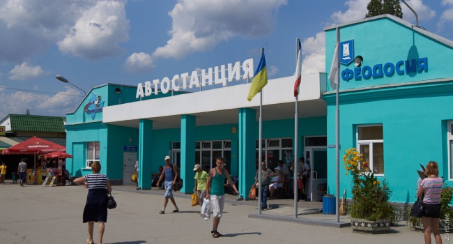 Блогер показал реальные цены в кафе крымской Феодосии