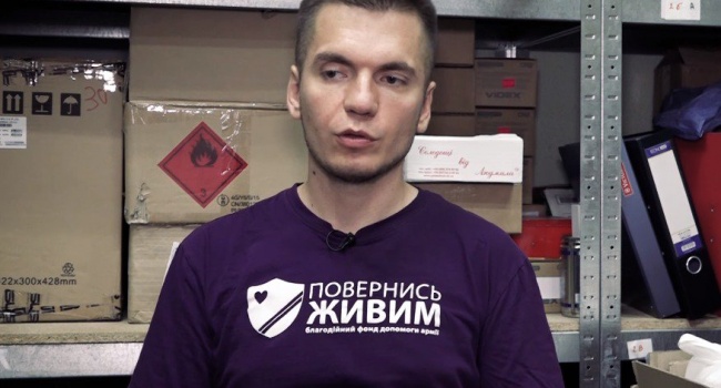 Волонтер: Из Лавры московские попы добровольно не уйдут 